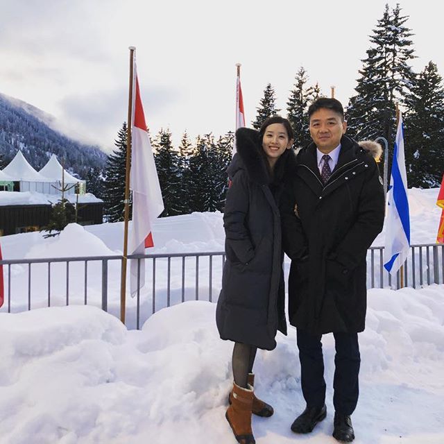 忙里偷闲???old fashion but beautiful view. #davos2018